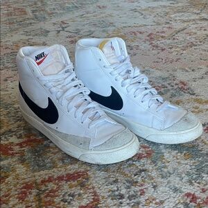 Nike Men's Size 7/Women’s Size 9 White and Black High-Top Blazers